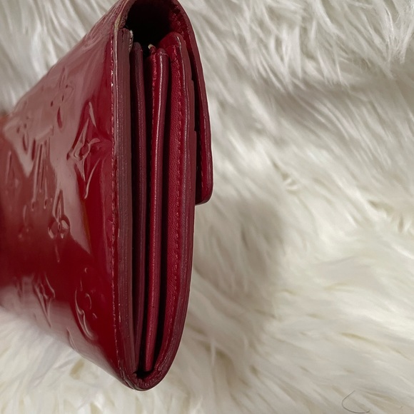 SOLD Beautiful Louis Vuitton Sarah Wallet - Picture 4 of 12